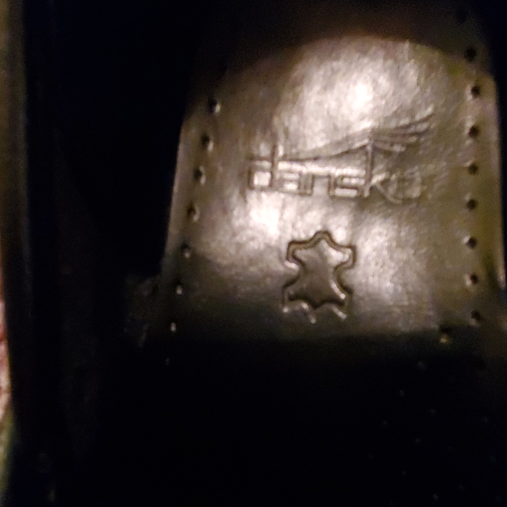 Shoes - Picture 3 of 8